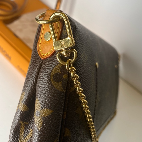 ❌❌SOLD❌❌ Louis monogram favorite crossbody - Picture 10 of 16